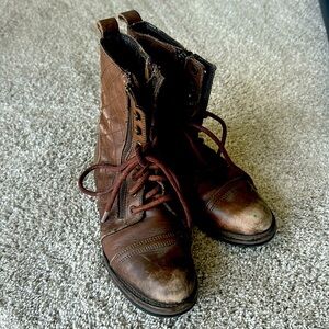 Pre owned Steve Madden combat boots size: 6 1/2 new sole